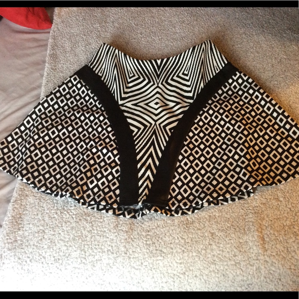 Black and white skirt👌👌